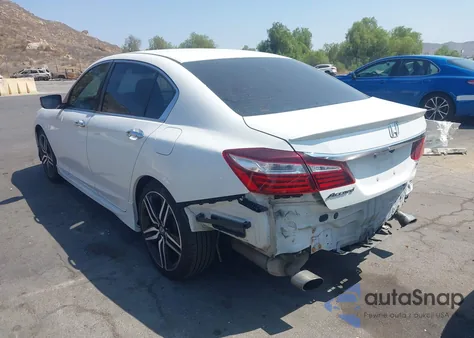 2017 Honda Accord Sport z USA, uszkodzony, nr VIN 1HGCR2F52HA225710